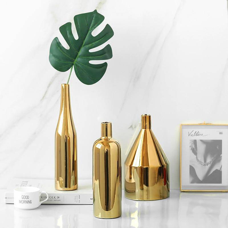 Vase moderne en métal doré A - vue 3 sur 4