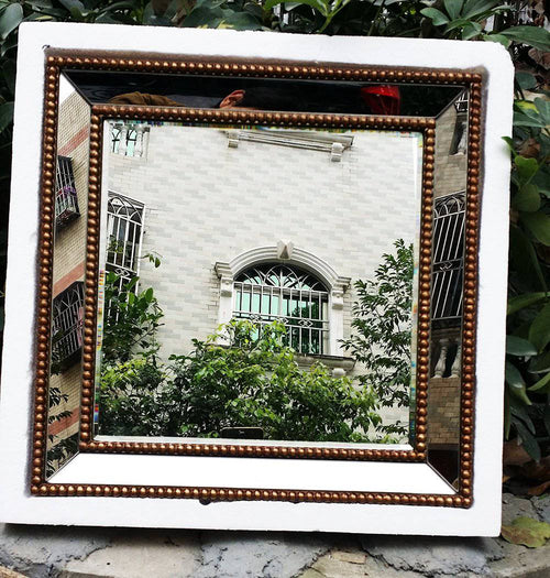Miroir mural carré en métal doré Wall
