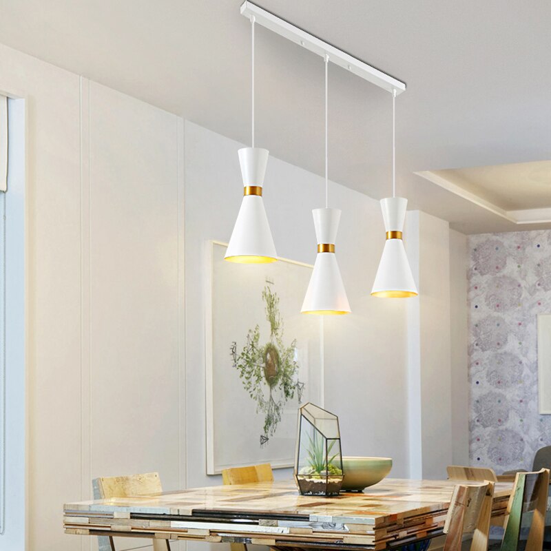 Lustre moderne LED en forme d'horloge métallique Gadea