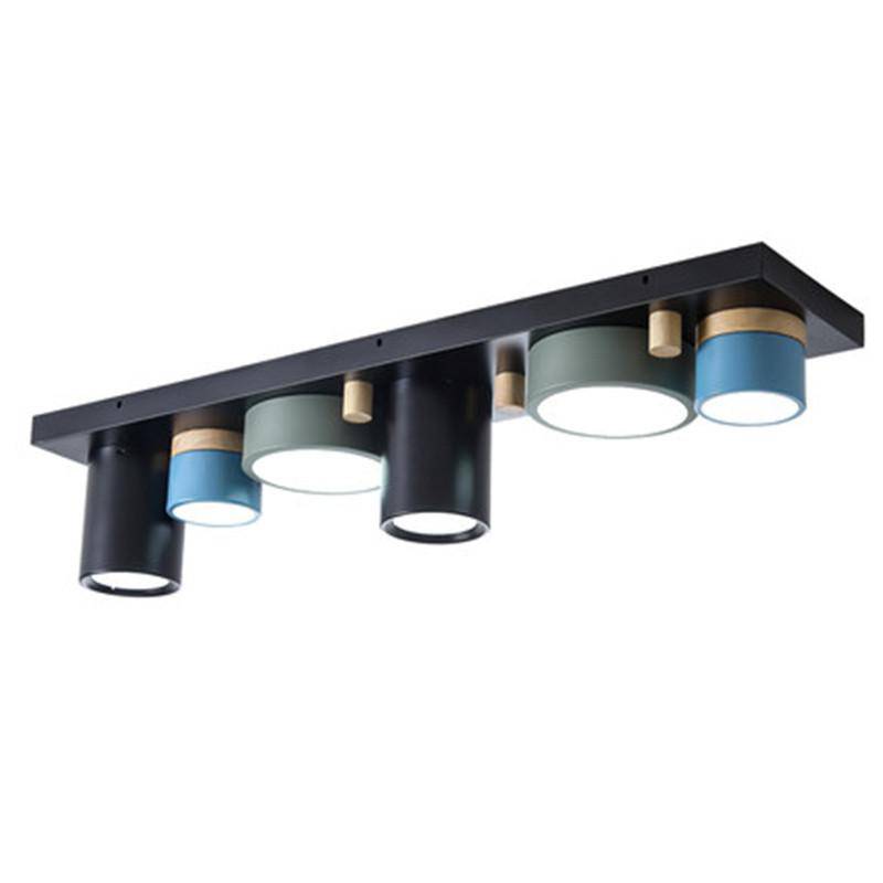 Plafonnier design avec plusieurs spots cylindriques colorés à LED