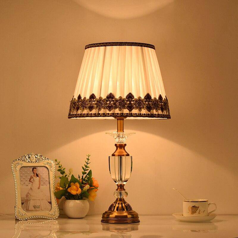 Lampe à poser rétro LED en verre cristal et abat-jour tissu - vue 4 sur 3