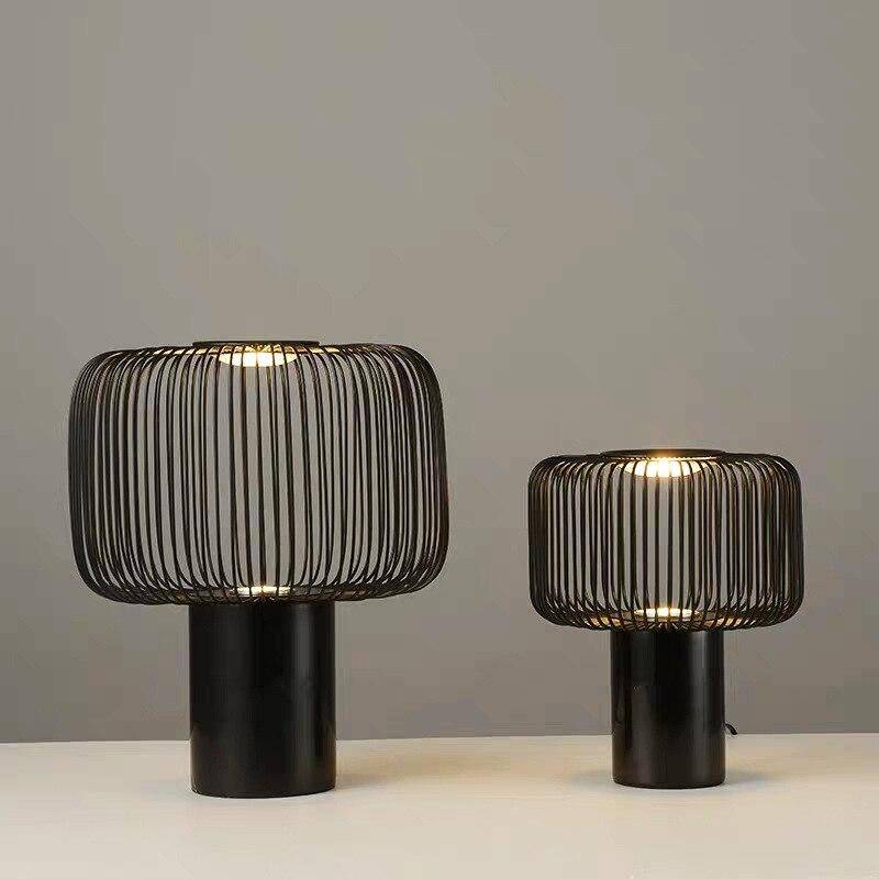 Lampe à poser design à LED avec abat-jour cage arrondie en métal noir - vue 7 sur 14