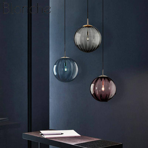Suspension moderne LED en boule de verre colorée