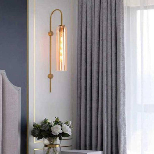 Applique murale design à LED avec abat-jour allongé en verre coloré et métal