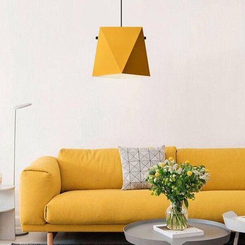 Suspension design LED avec abat-jour en métal coloré au géométrique