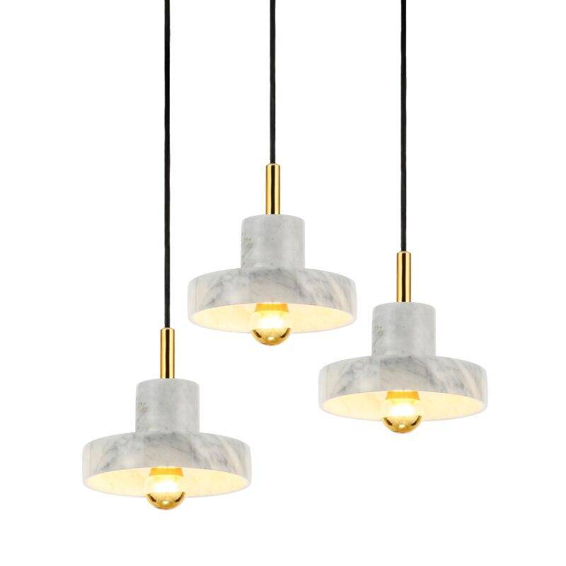 Suspension design LED avec abat-jour arrondi en marbre blanc et doré - vue 6 sur 7