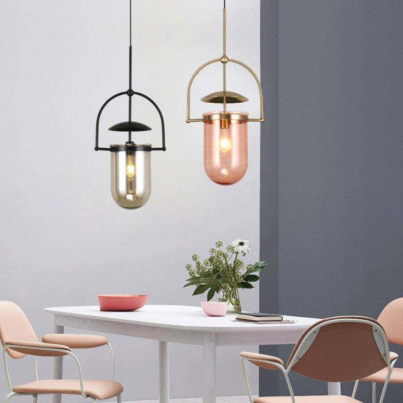 Suspension design à LED avec verre arrondi et métal industriel