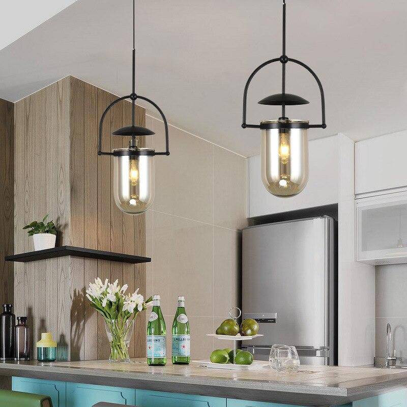 Suspension design à LED avec verre arrondi et métal industriel