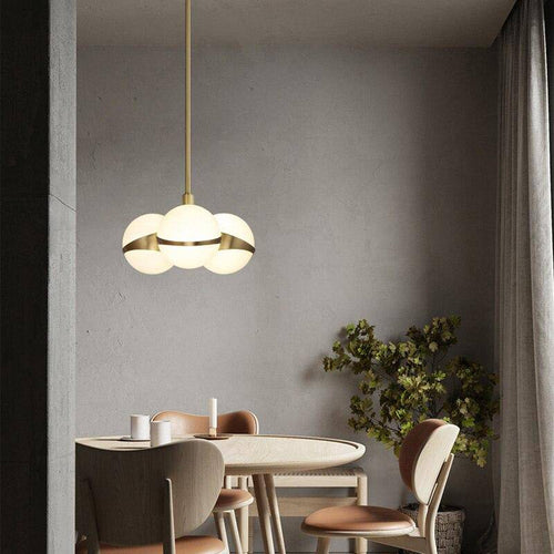Suspension design LED tube dorée avec plusieurs boules blanches