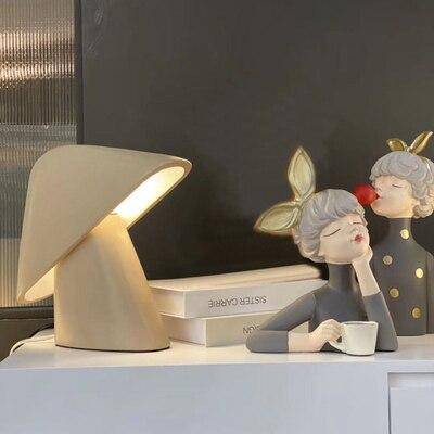 Lampe à poser design LED avec abat-jour triangulaire coloré Luxury - vue 5 sur 8