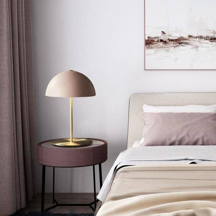 Lampe à poser design LED avec socle doré et abat-jour style Mushroom