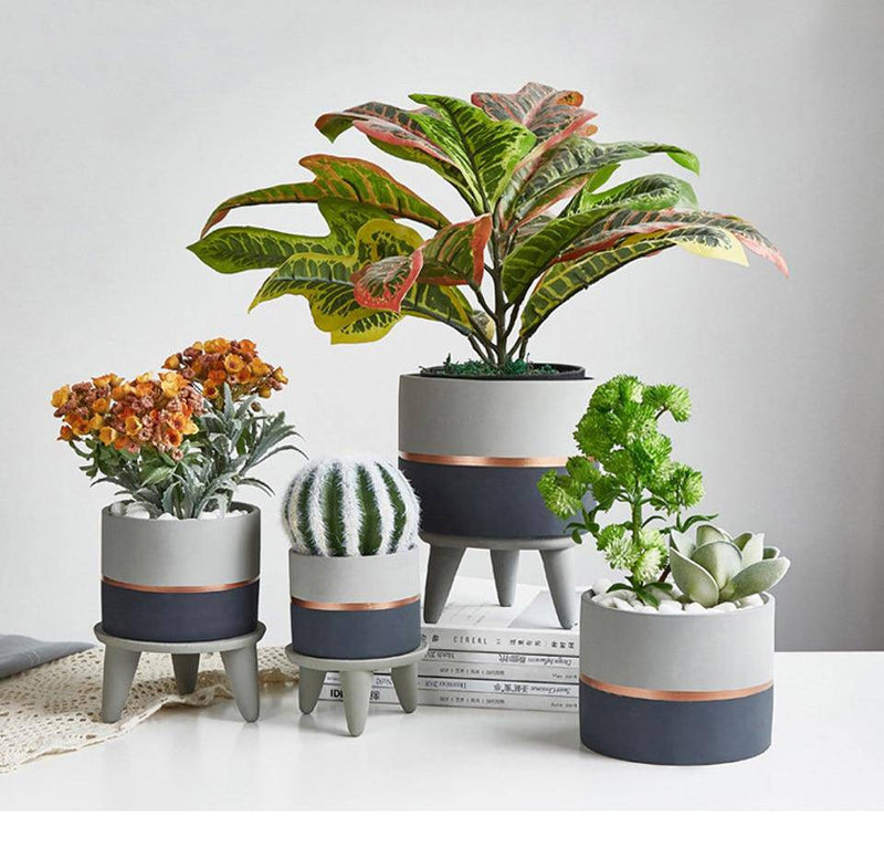 Cache-pot sur pied bas design effet ciment Ultra