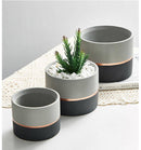 Cache-pot sur pied bas design effet ciment Ultra