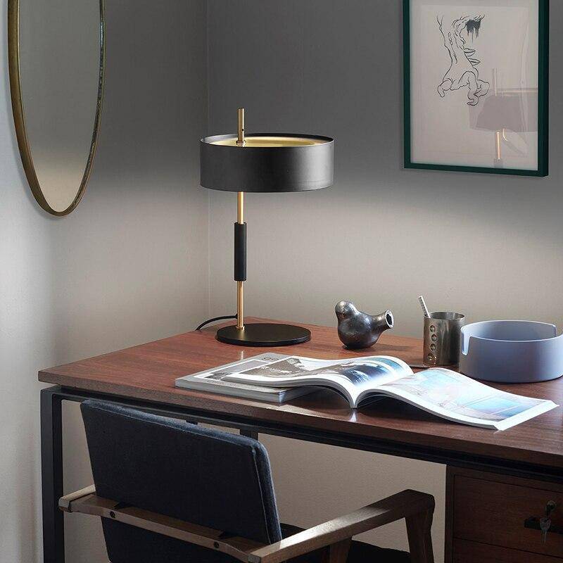 Lampe à poser design à LED en métal doré et finitions noires Loft - vue 3 sur 5