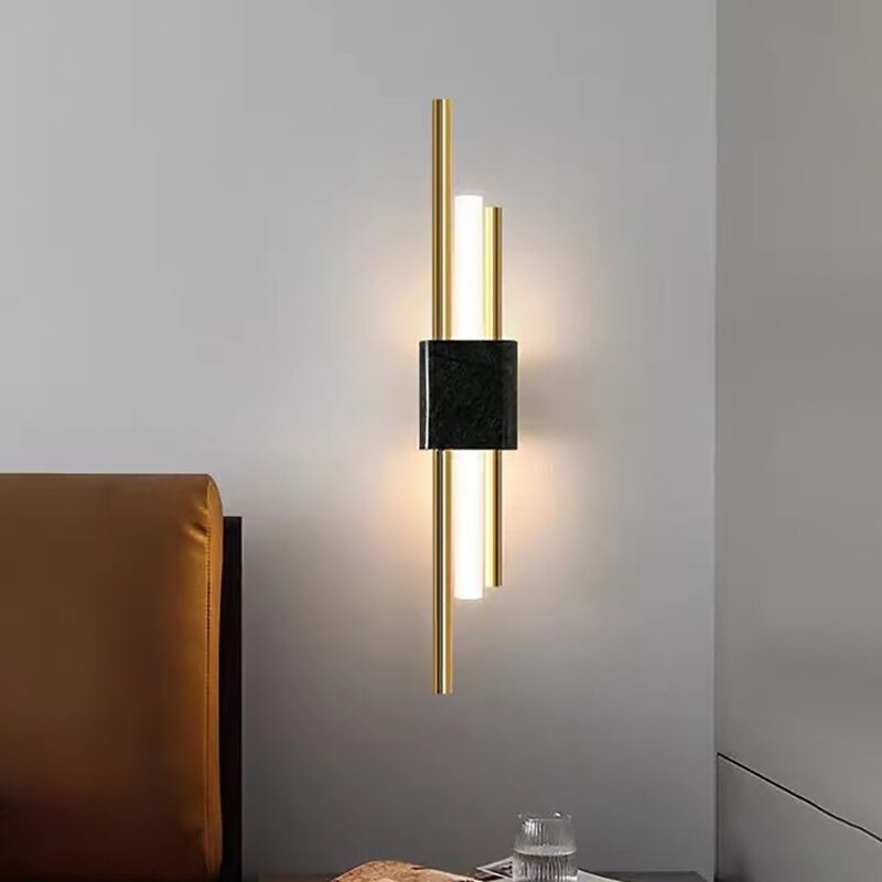 Applique murale design LED avec barre en métal doré Xeres