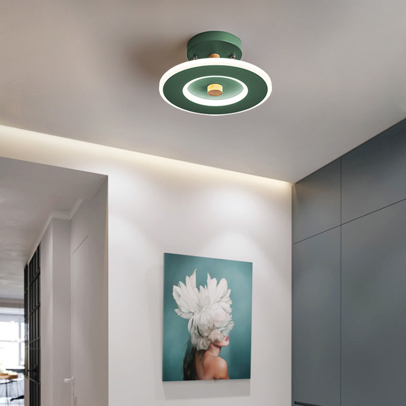 Plafonnier design avec des formes originales en métal Basil