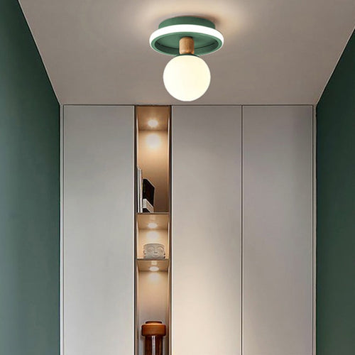 Plafonnier design avec des formes originales en métal Basil
