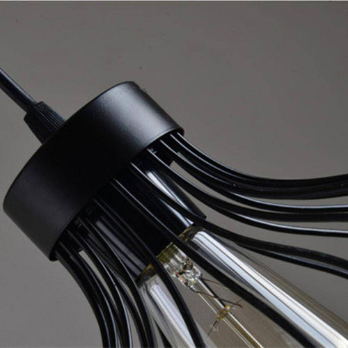 Suspension design industriel avec lampe en cage
