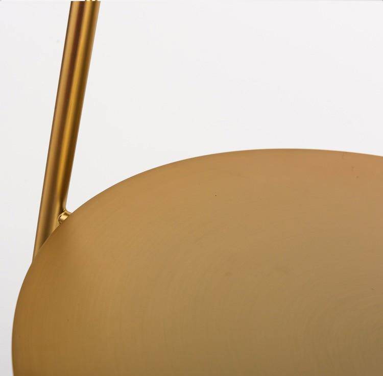 Lampadaire design doré avec table et base en marbre Phube - vue 4 sur 7