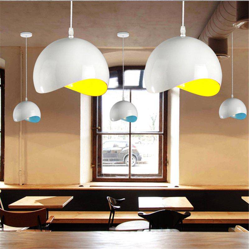 Suspension boule blanche et intérieur coloré Eggshell