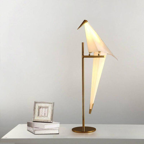 Lampe à poser en forme d'oiseau sur branche dorée