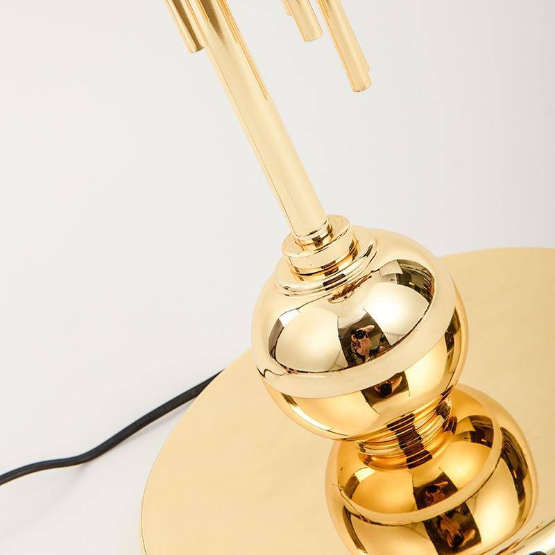 Lampadaire design doré avec abat-jour noir arrondi body - vue 6 sur 8