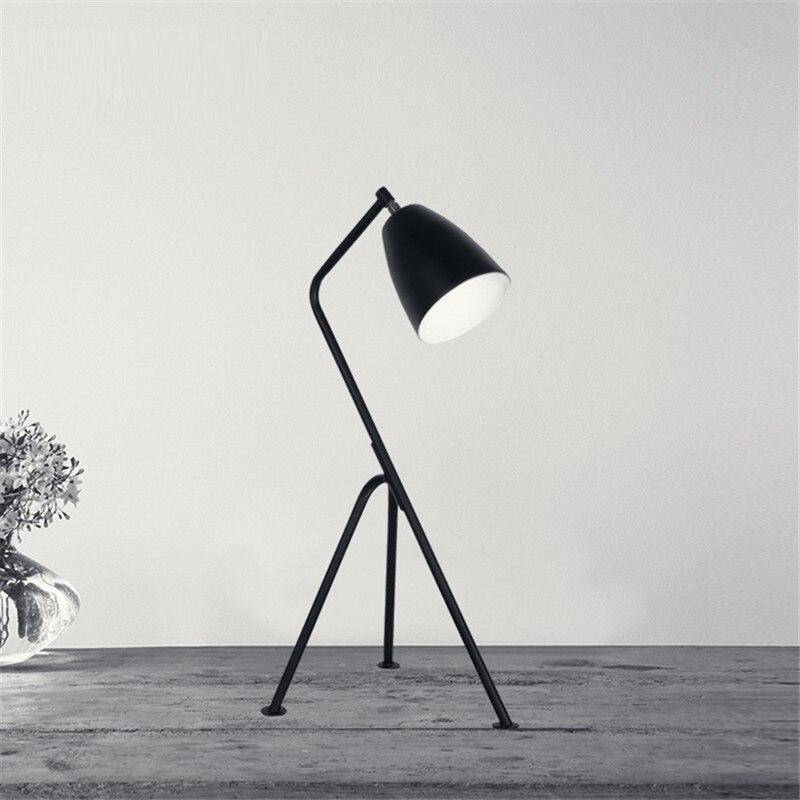 Lampe de bureau design à trois pieds Trigeminal