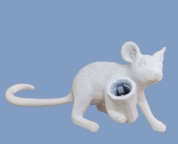 Lampe à poser en forme de souris tenant une lampe - vue 12 sur 11