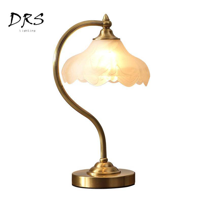 Lampe à poser doré avec abat-jour en verre Copper - vue 7 sur 6