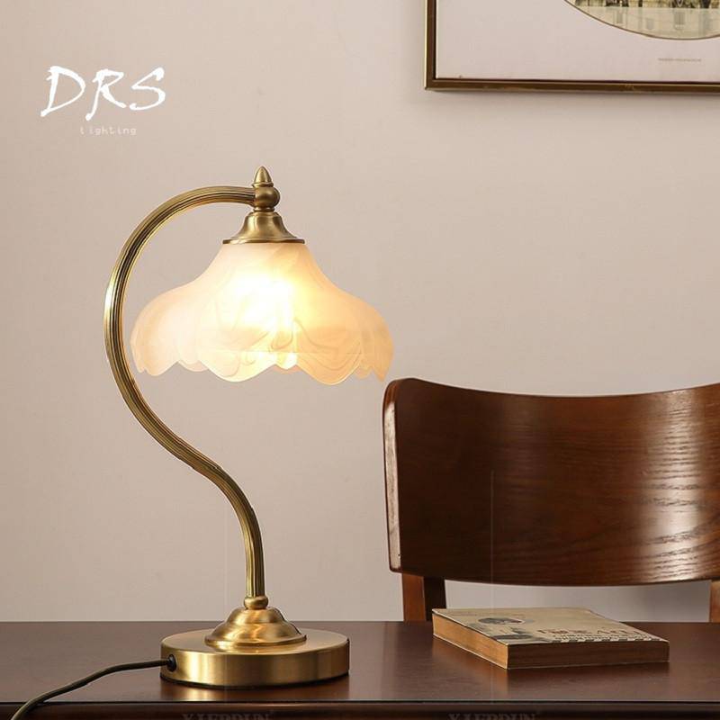Lampe à poser doré avec abat-jour en verre Copper - vue 4 sur 6
