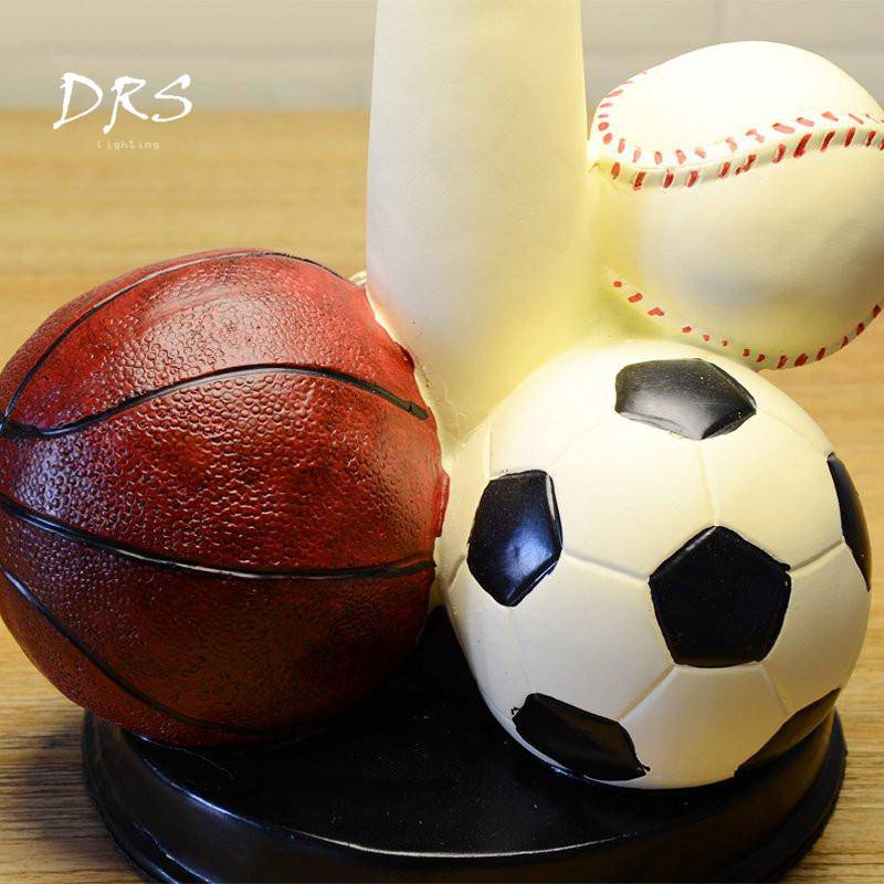 Lampe de chevet enfant avec ballons sportifs et abat-jour - vue 5 sur 6