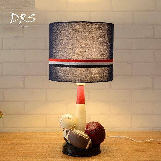 Lampe de chevet enfant avec ballons sportifs et abat-jour - vue 3 sur 6
